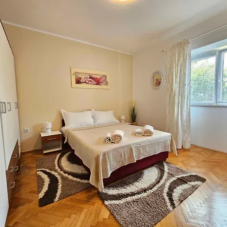 Apartment In 30404 Novi Vinodolski