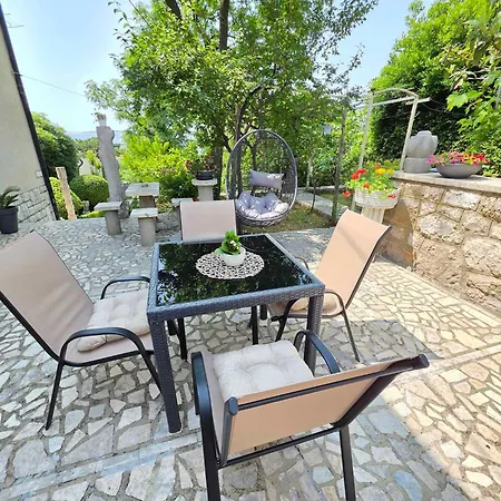 In 30404 Apartment Novi Vinodolski