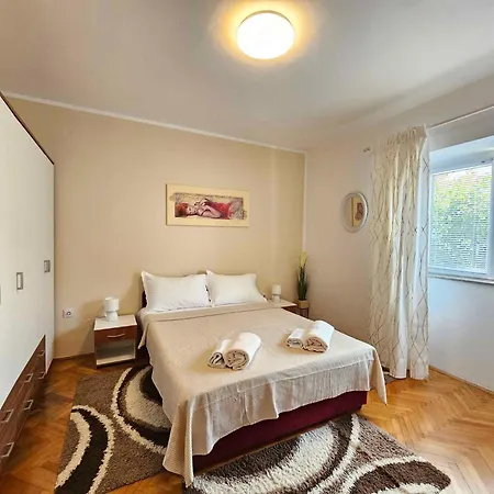 In 30404 * Novi Vinodolski