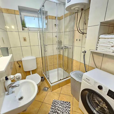 In 30404 * Novi Vinodolski