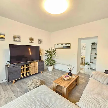 Apartament In 30404 *