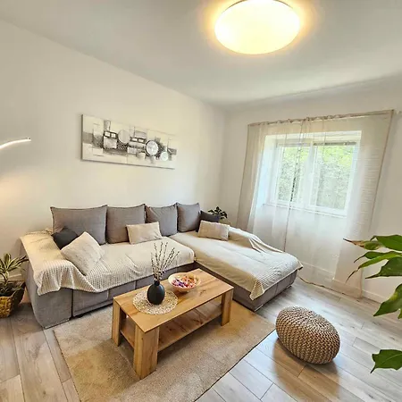 Apartament In 30404 *